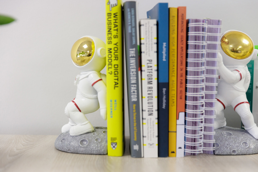 Codiance Side Pushing Astronaut Bookends